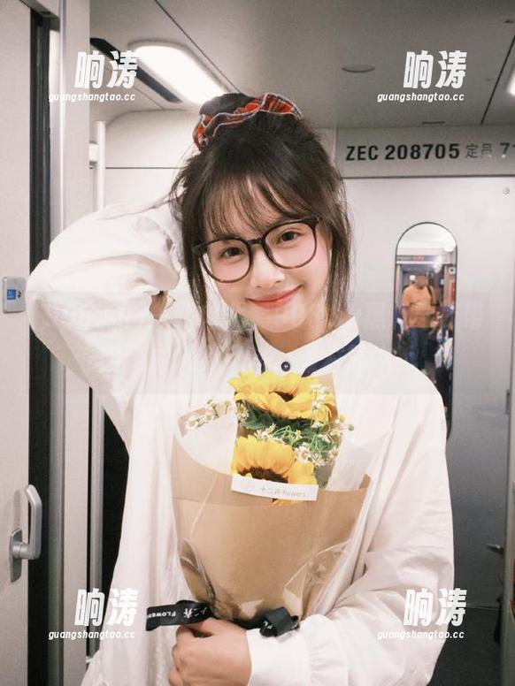 998.su 一路向北,998.su黑料导航带你走进八卦风向,靠右靠右!