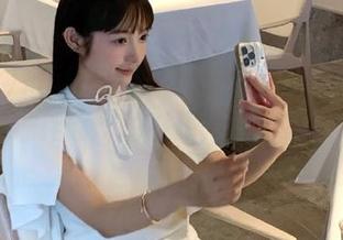 把hlw装到ios系统里，果然是一种“葱油拌面”的爽感，边看边摇头叹气。