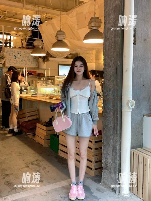 听说“www.51cg1.com”直达名媛圈，难怪总有人神秘又迷人。
