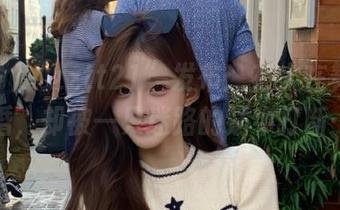 “zztt21”发布：有人在舞会上求婚，却被一只迷路的蜗牛打断……