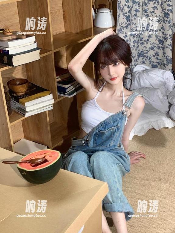 网易的网页上有五1吃瓜的热搜，我的注意力被吸引得无处可逃。