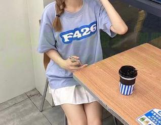 吃瓜网51在线服务：朝阳群众发布会即将开始，羽毛球馆外不可错过的动态！