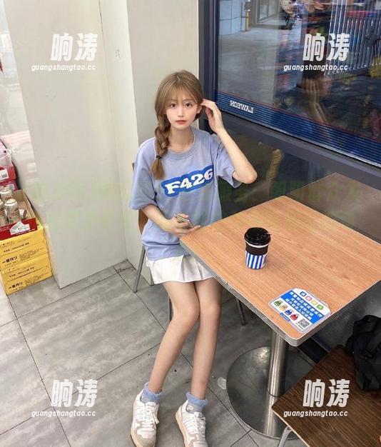 吃瓜网51在线服务：朝阳群众发布会即将开始，羽毛球馆外不可错过的动态！