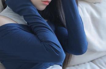 外头阳光灿烂，而我在吃瓜网网址里沉浸朝阳的沙雕故事，真羡慕自己。