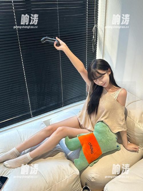 即使在深夜，我依然爱上了吃瓜网站的苹果版，不愧是我的心灵港湾！