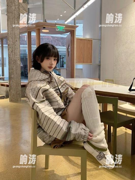在线剖析国产黑料，仿佛每一口把剧情都吞了下去！