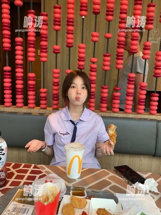 永久被“黑料不打烊”的肚子盯上，真想问问瓜就是个调味品吗？