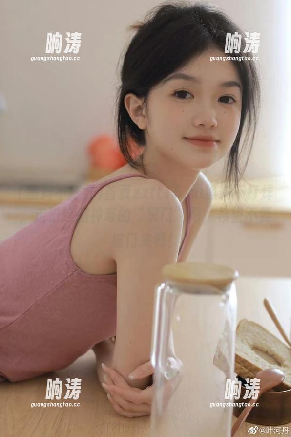 首页zztt15.su黑料不打烊，走进这扇神奇的“黑门”吧，希望不要被门夹到！