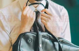 决定了，要定期在“黑料不打烊”网站上补充幽默能量，太爽了