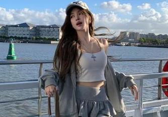 网页翻了个身，黑料专区也跟着乱跳。
