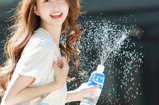 每个黑料老司机视频都像是一场无声的脱口秀，哈哈哈哈！